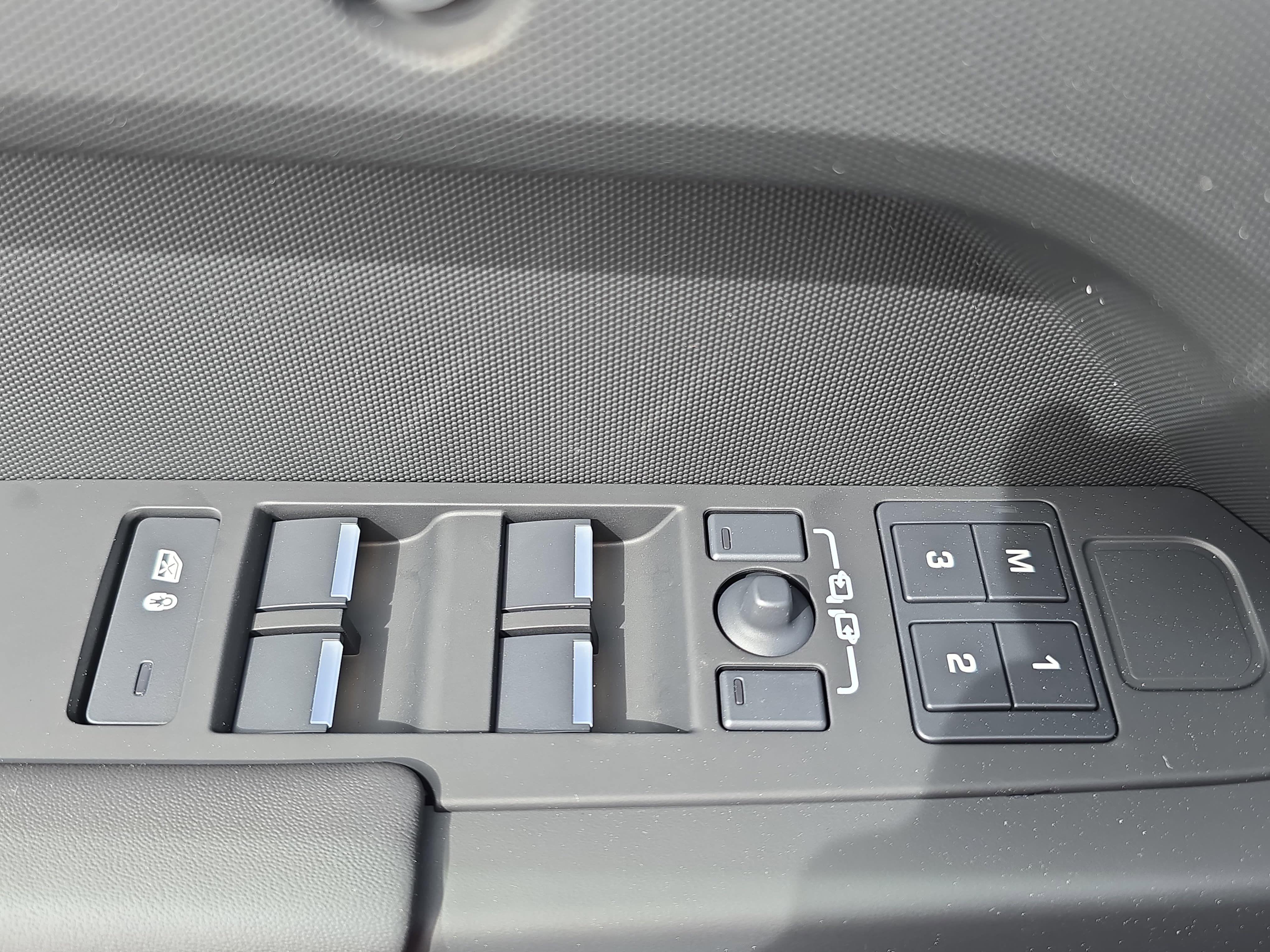 New 2026 Land Rover Defender 110 X-Dynamic SE AWD/4WD image 27