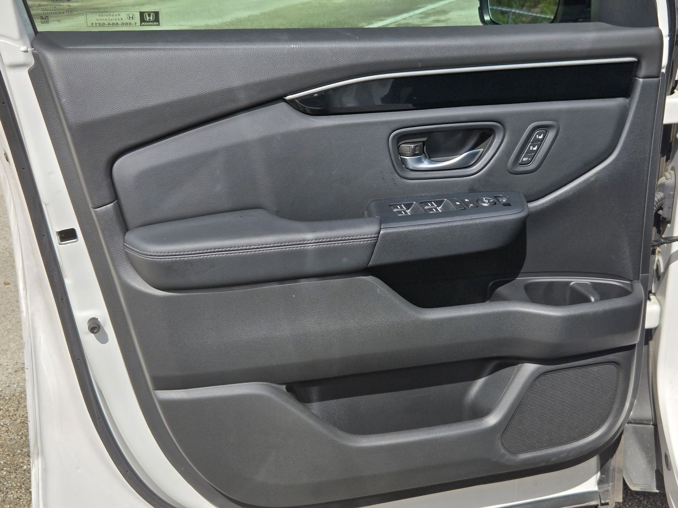 Used 2025 Honda Pilot Touring image 11