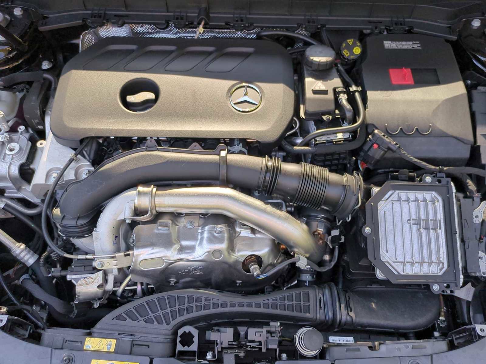 Used 2025 Mercedes-Benz GLB 250 4MATIC image 15