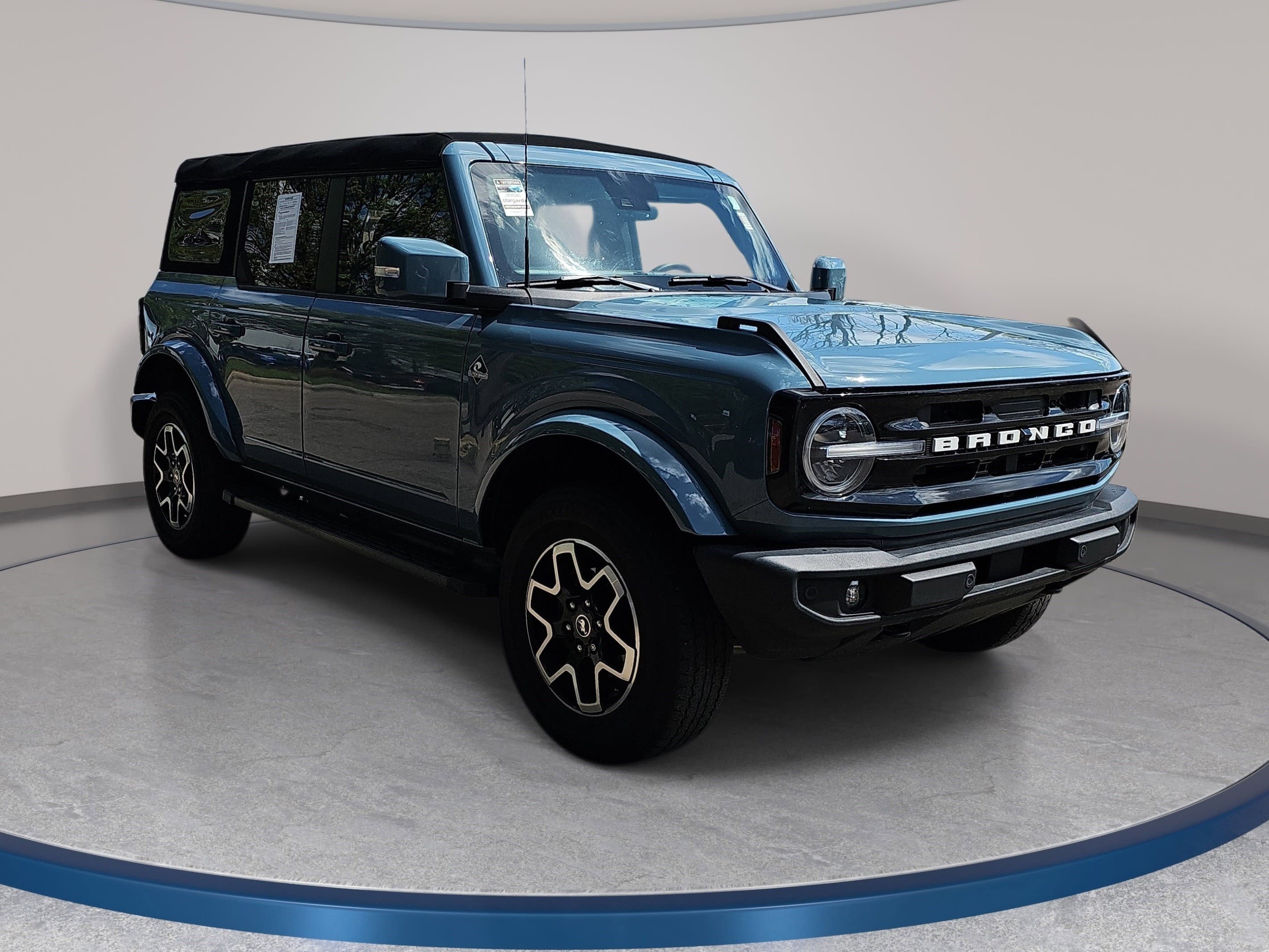 Used 2023 Ford Bronco Outer Banks AWD/4WD image 3