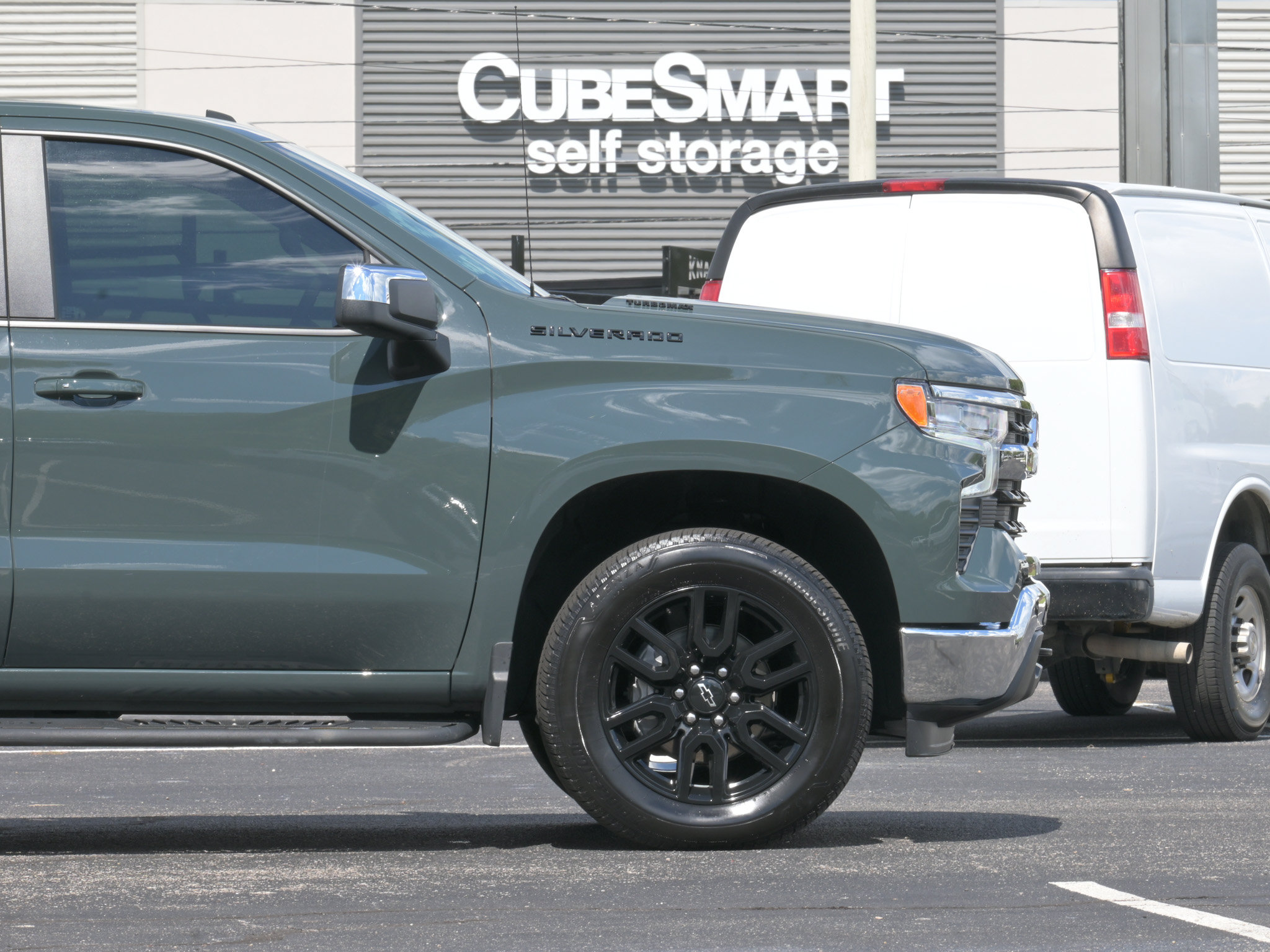 Used 2026 Chevrolet Silverado 1500 LT w/ Leather Package AWD/4WD image 5