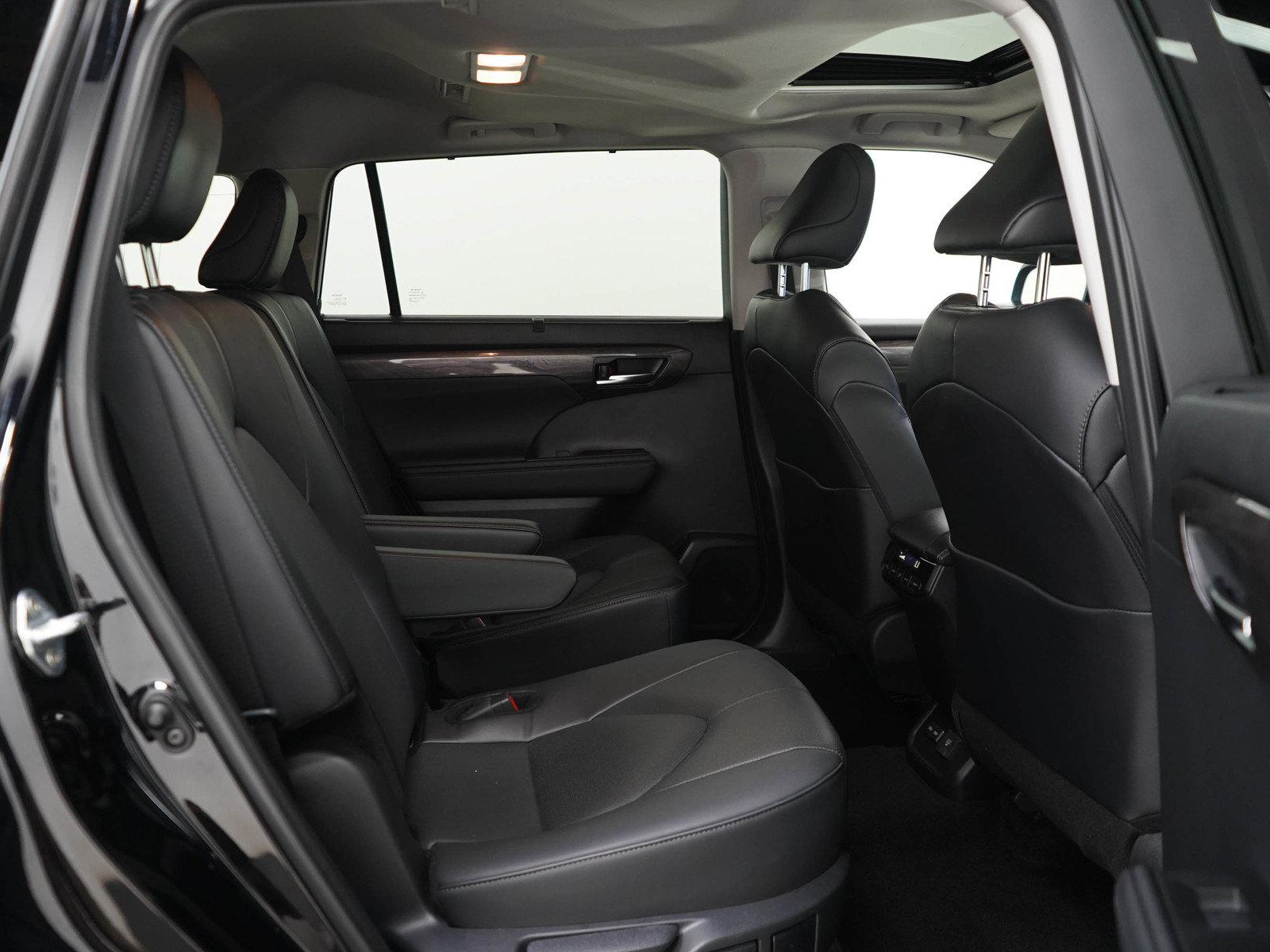 Used 2024 Toyota Highlander Limited AWD/4WD image 13