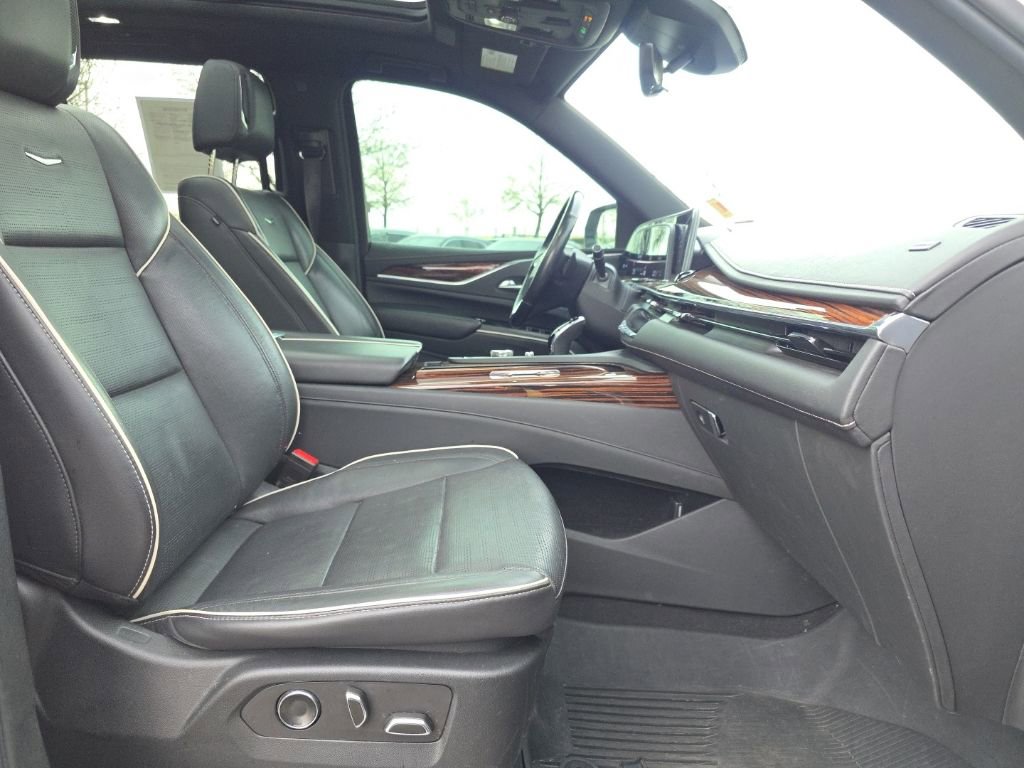 Used 2021 Cadillac Escalade Premium Luxury w/ LPO, Illumination Package image 24