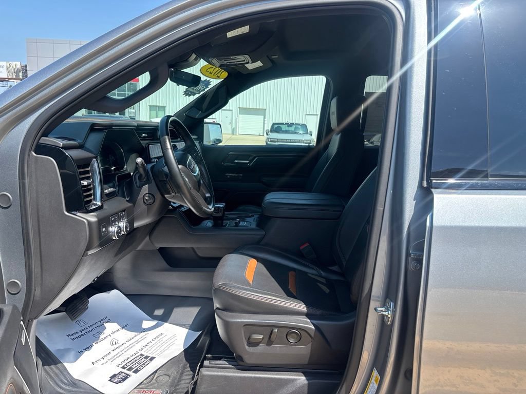 Used 2025 GMC Sierra 1500 AT4 w/ Technology Package AWD/4WD image 14