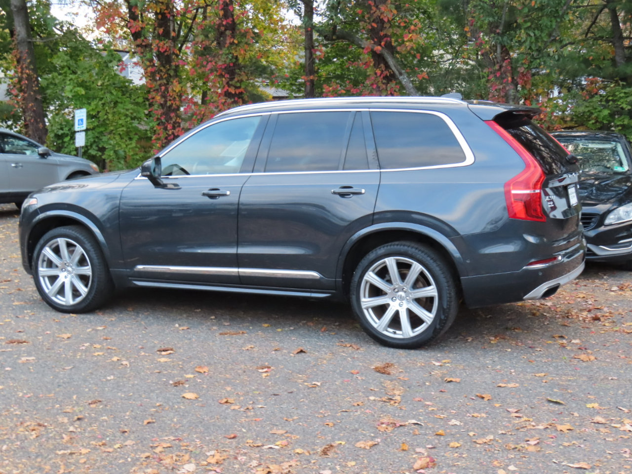 Used 2017 Volvo XC90 T6 Inscription w/ Vision Package image 3