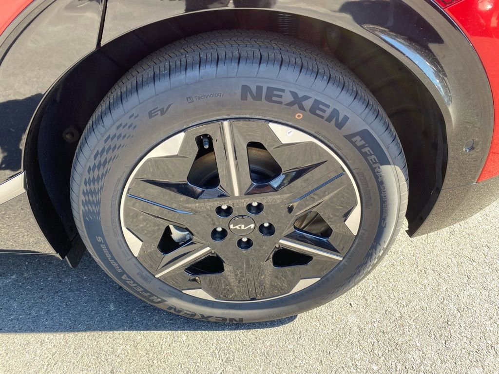 New 2025 Kia EV6 Wind image 31