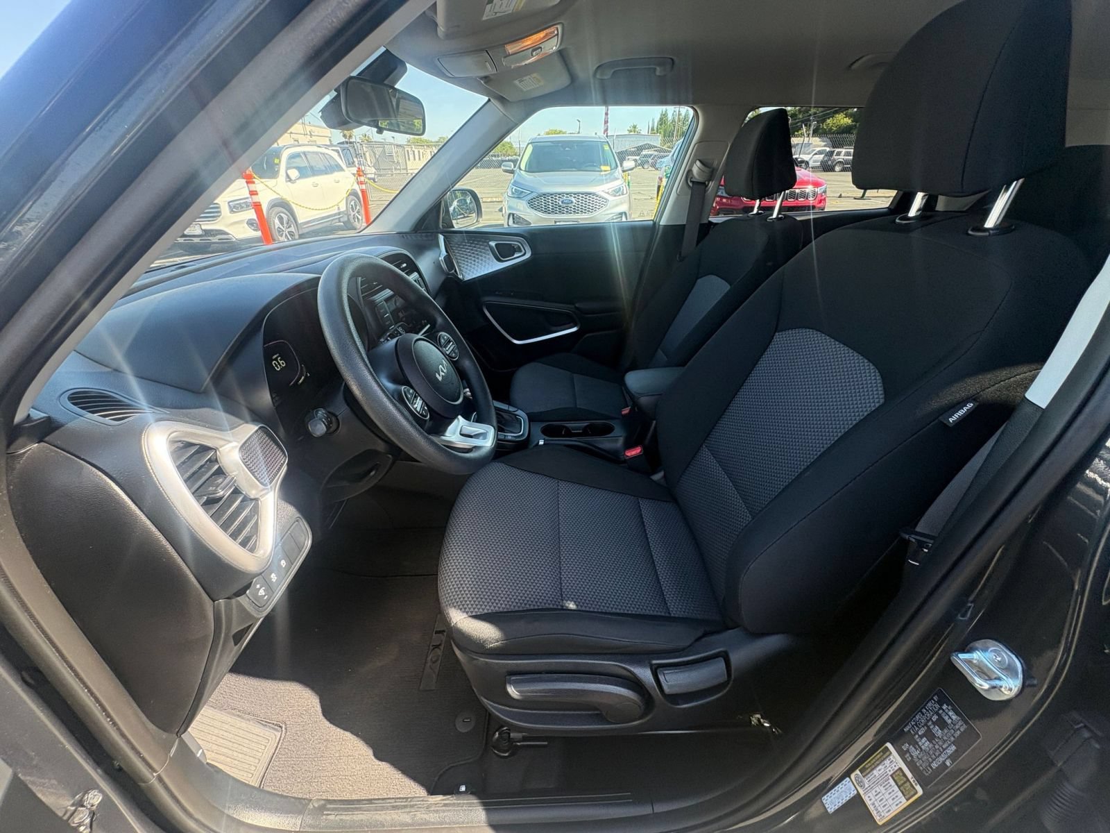 Used 2025 Kia Soul LX w/ LX Technology Package FWD image 24