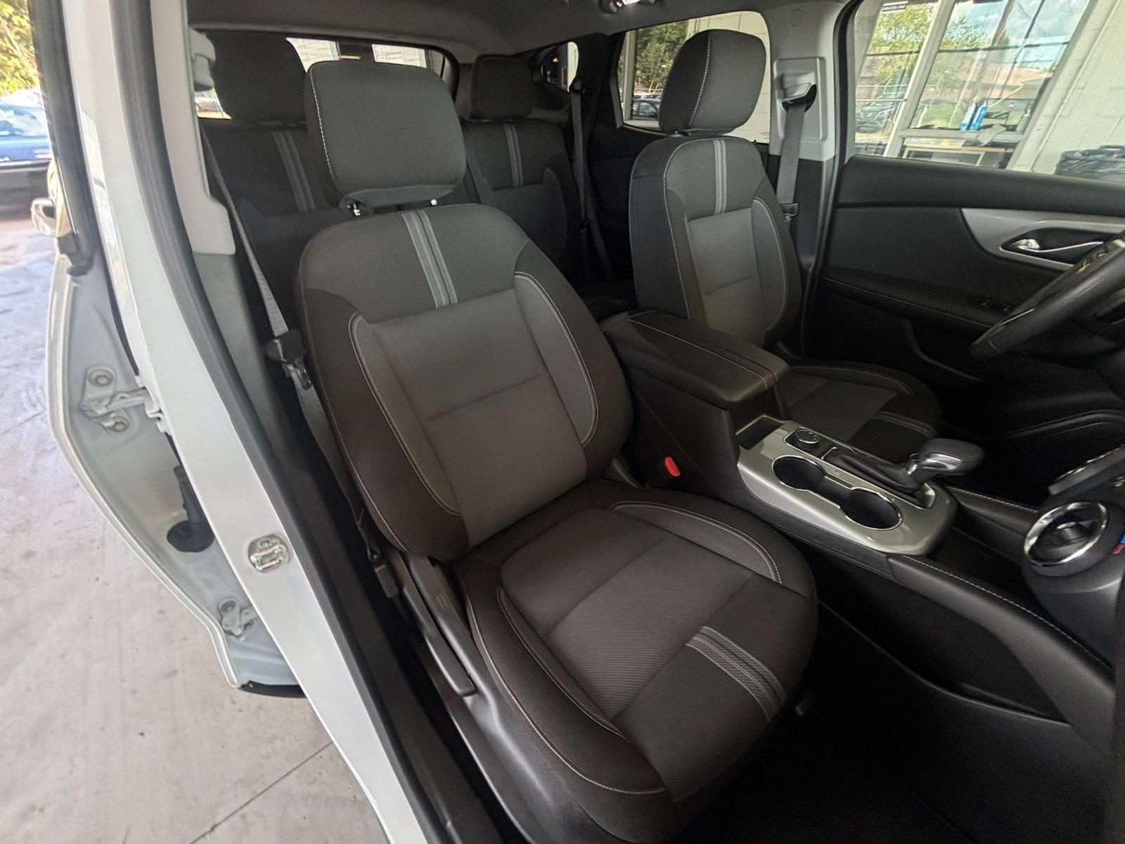 Used 2025 Chevrolet Blazer LT FWD image 36