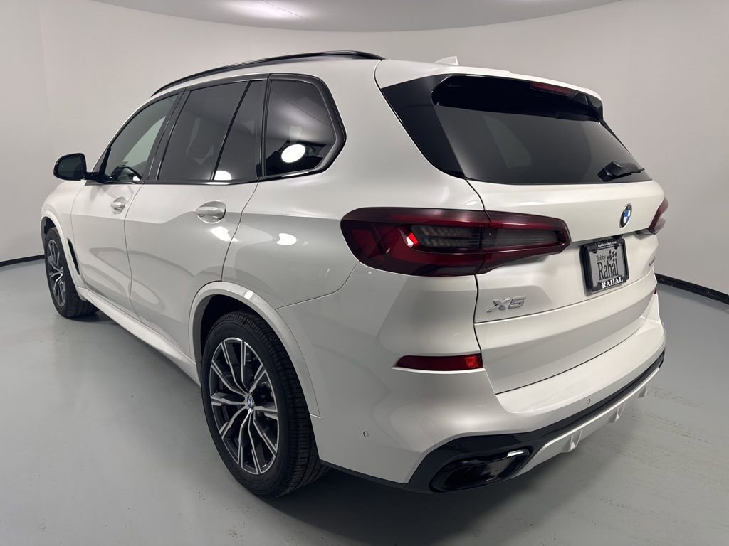 Certified 2022 BMW X5 xDrive40i w/ M Sport Package image 5