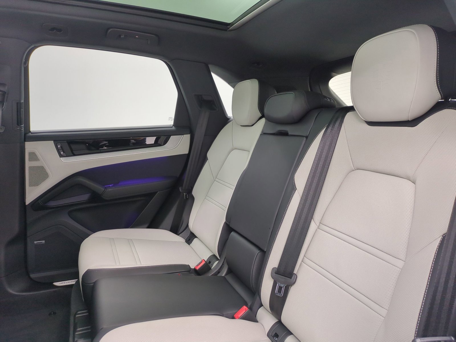 Certified 2025 Porsche Cayenne AWD/4WD image 22
