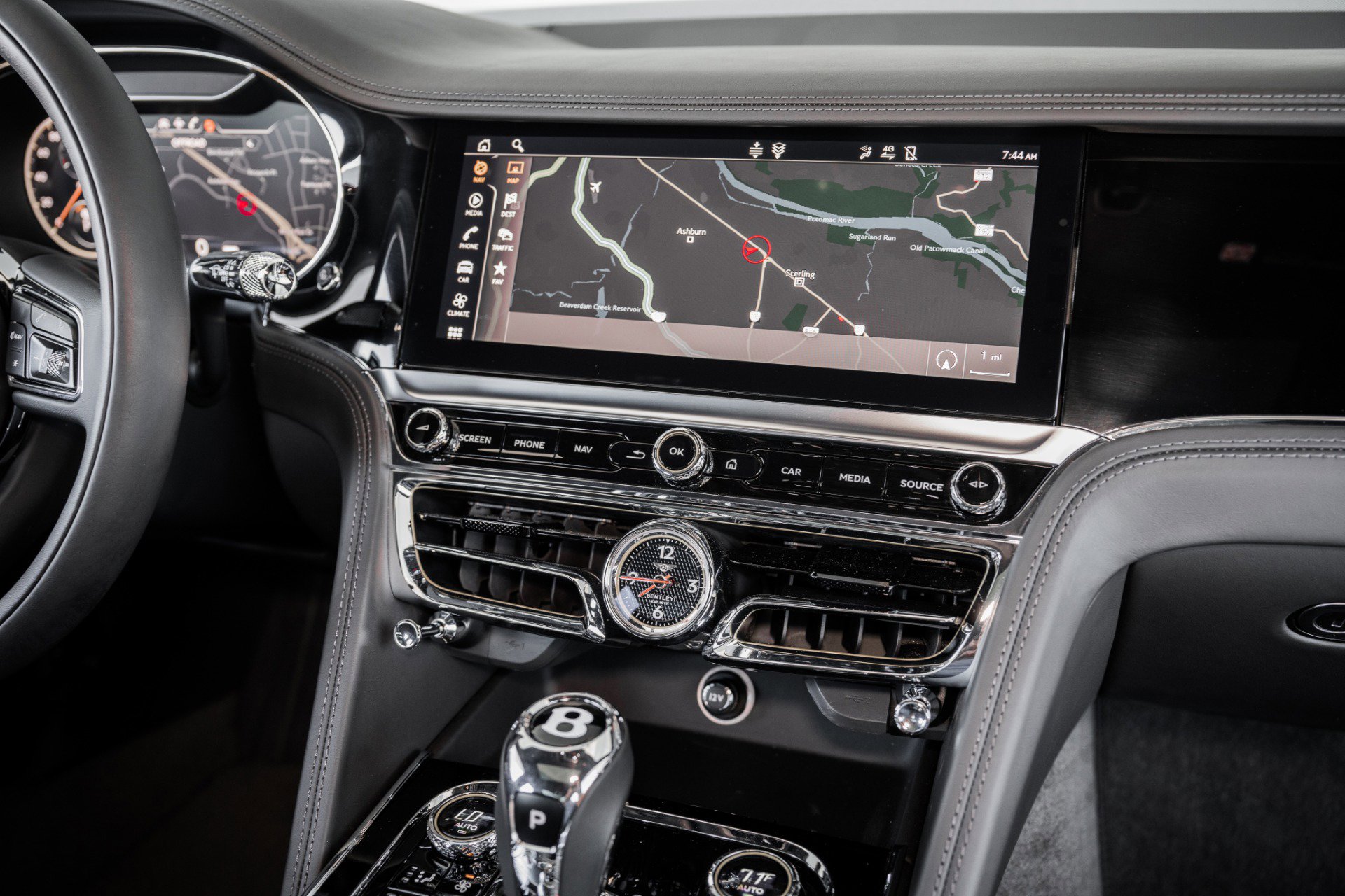 Used 2022 Bentley Flying Spur V8 image 28