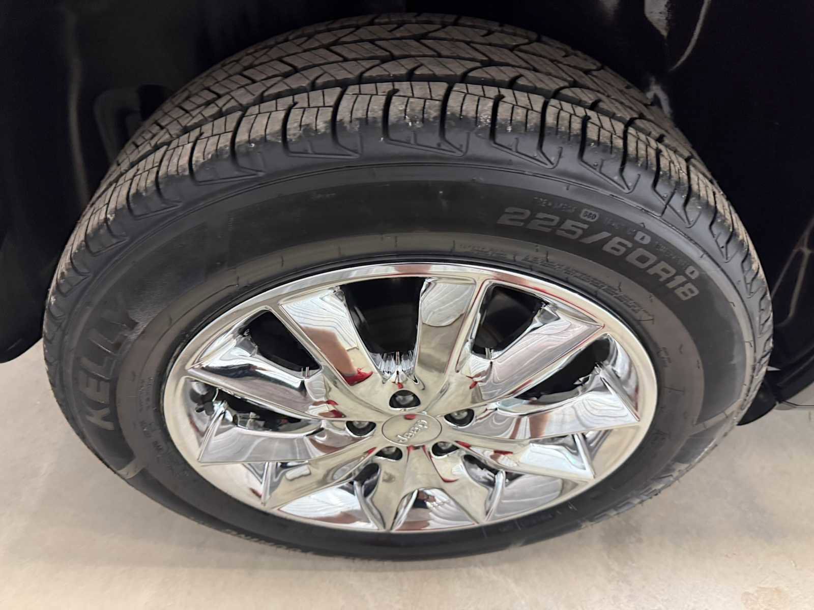 Used 2017 Jeep Cherokee Limited AWD/4WD image 13