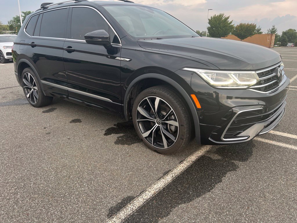 Used 2024 Volkswagen Tiguan SEL R-Line AWD/4WD image 3