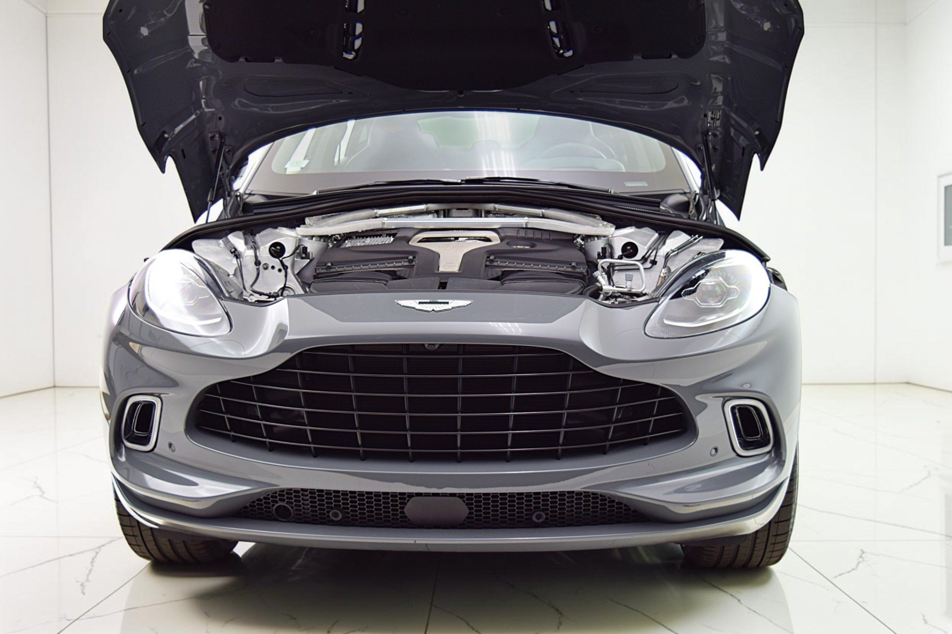 Used 2023 Aston Martin DBX AWD/4WD image 17