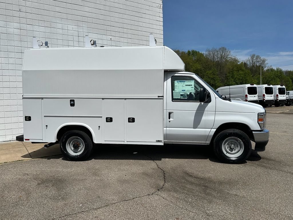New 2026 Ford E-350 and Econoline 350 Super Duty w/ Power Equipment Group RWD image 6