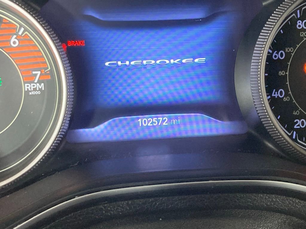 Used 2019 Jeep Cherokee Limited image 5