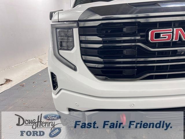 Used 2023 GMC Sierra 1500 AT4 w/ Technology Package AWD/4WD image 9