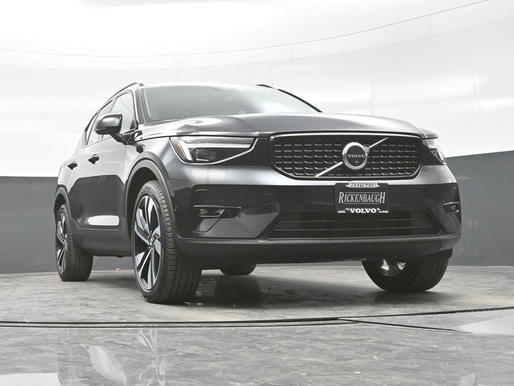 Used 2025 Volvo XC40 B5 Ultra image 22