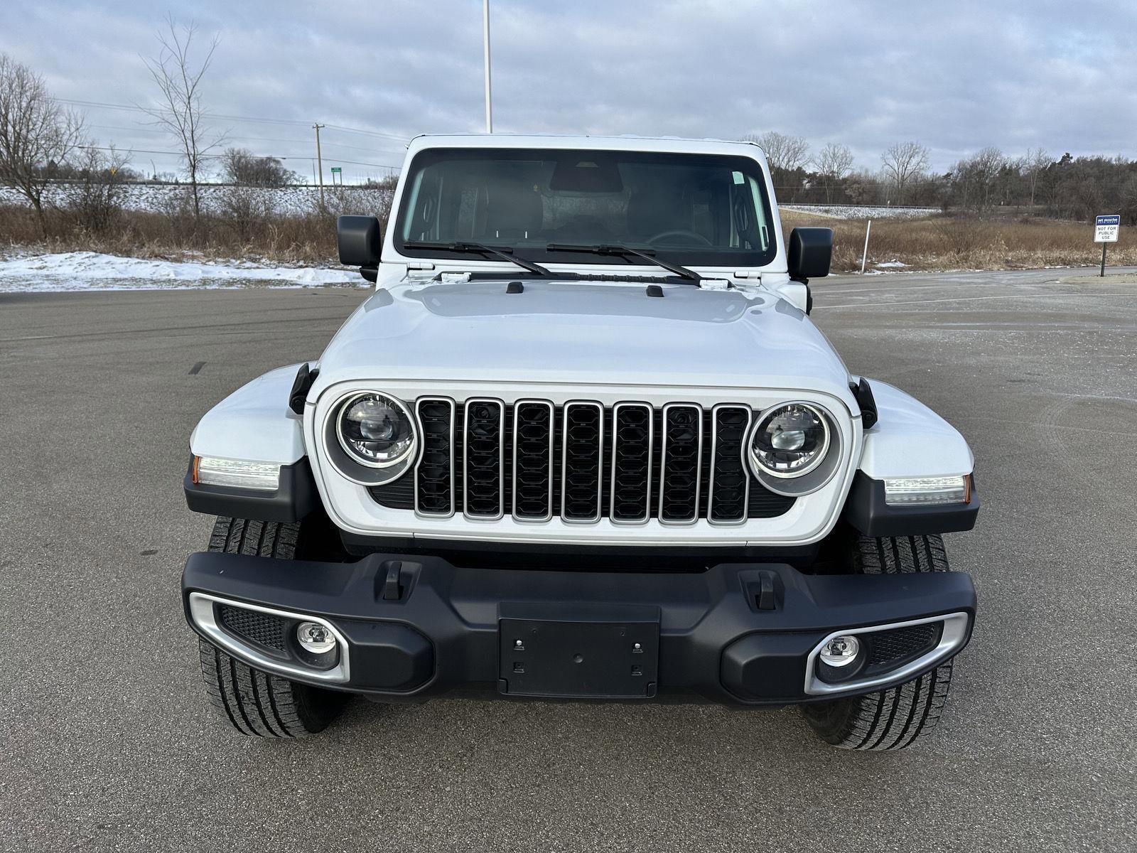 Used 2025 Jeep Wrangler Sahara image 11