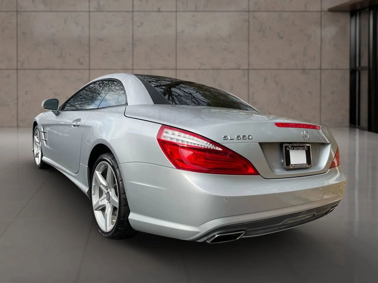 Used 2016 Mercedes-Benz SL 550 w/ Driver Assistance Package image 5