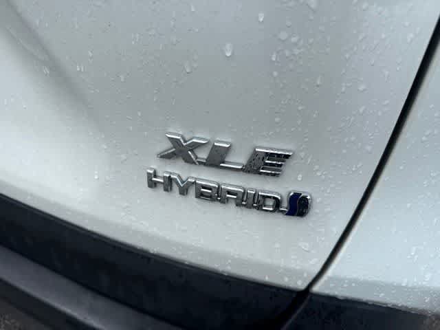 Used 2021 Toyota RAV4 XLE Premium AWD/4WD image 4