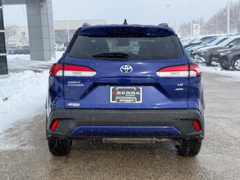 Used 2025 Toyota Corolla Cross LE image 4