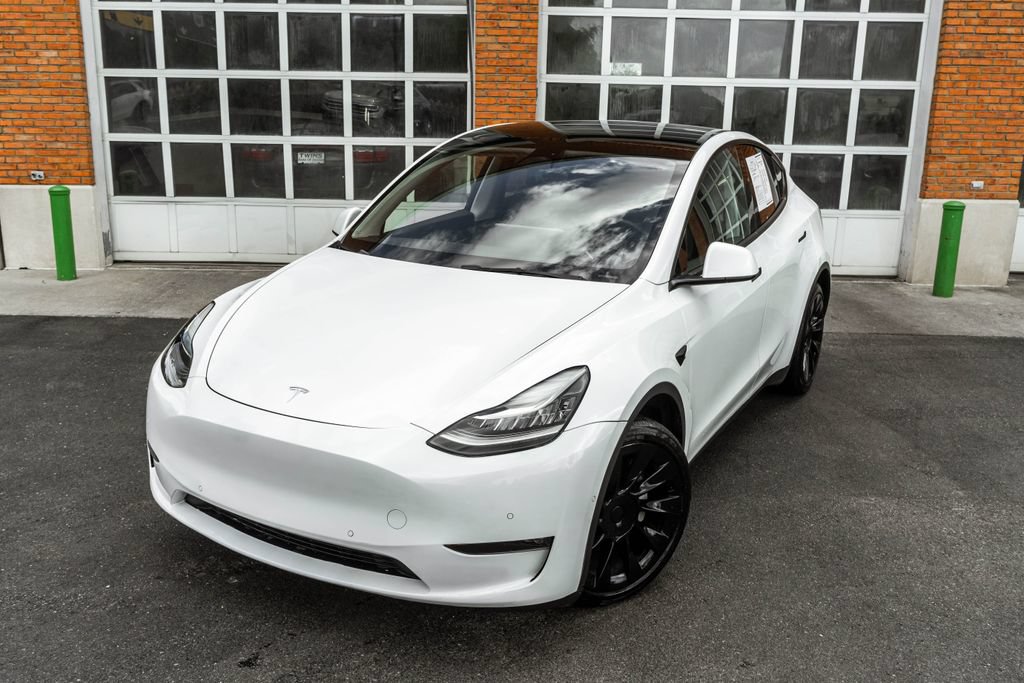 Used 2022 Tesla Model Y Long Range AWD/4WD image 2