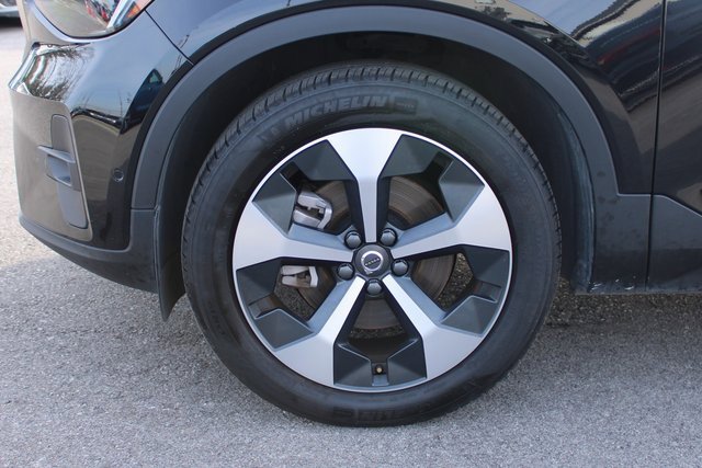 Used 2025 Volvo XC40 B5 Plus image 37