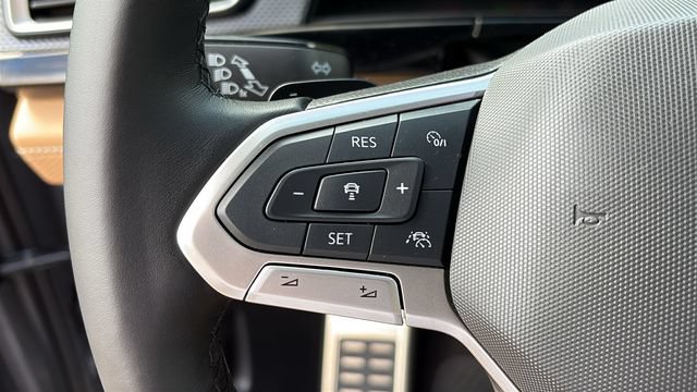 Used 2025 Volkswagen Atlas Cross Sport SEL R-Line AWD/4WD image 14