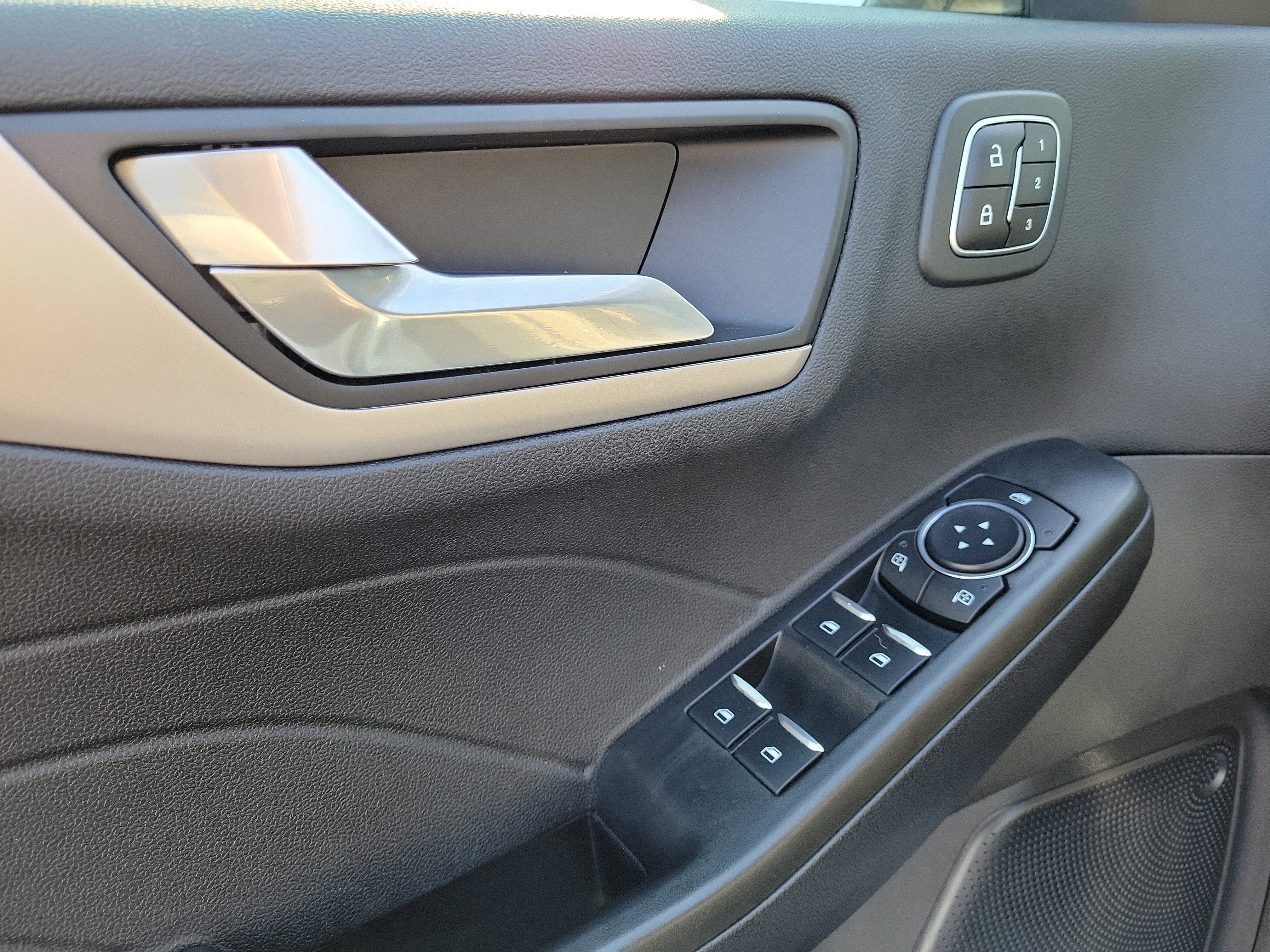 Certified 2022 Ford Escape SEL w/ Technology Package image 16