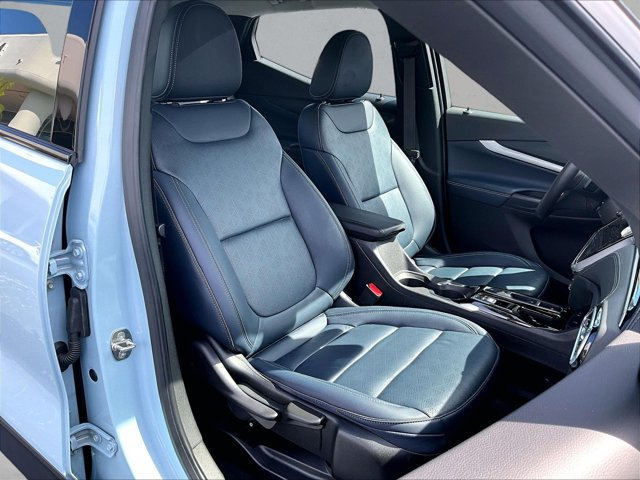 Used 2023 Chevrolet Bolt EUV LT w/ Convenience Package FWD image 9
