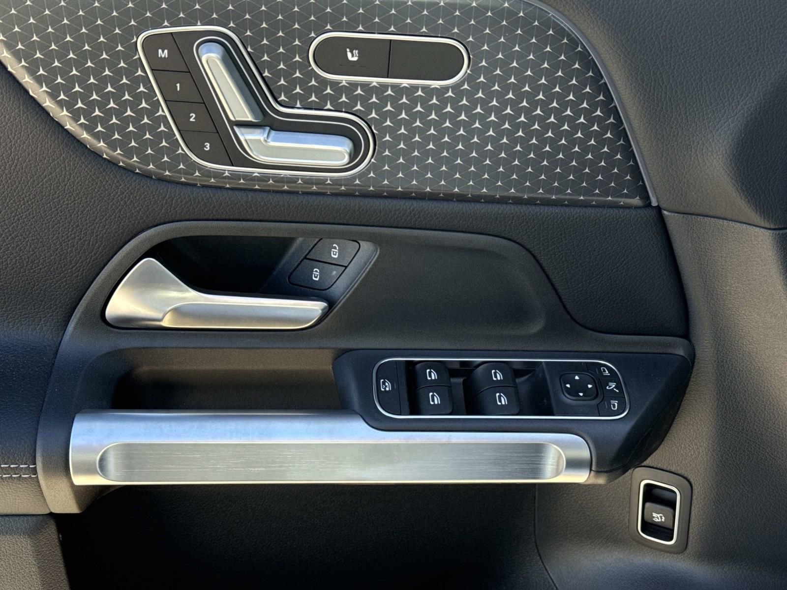 New 2026 Mercedes-Benz GLB 250 4MATIC image 12