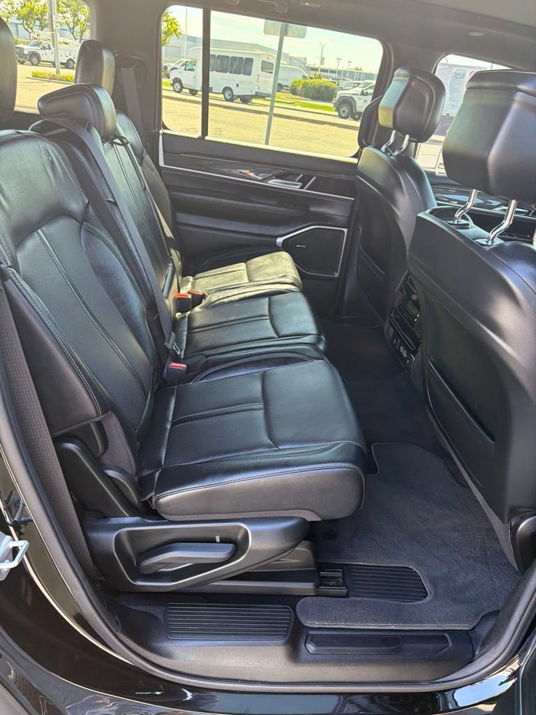 Used 2022 Jeep Wagoneer Series II w/ Premium Group I AWD/4WD image 12