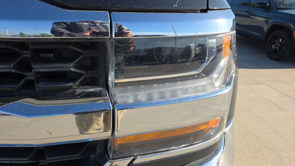 Used 2018 Chevrolet Silverado 1500 LT w/ All Star Edition image 9