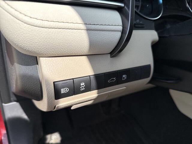 Used 2018 Toyota Camry XLE image 15
