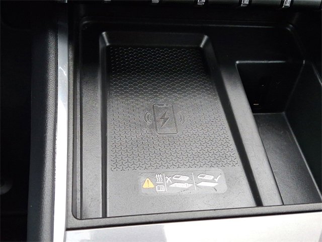 Used 2025 GMC Acadia Elevation image 32