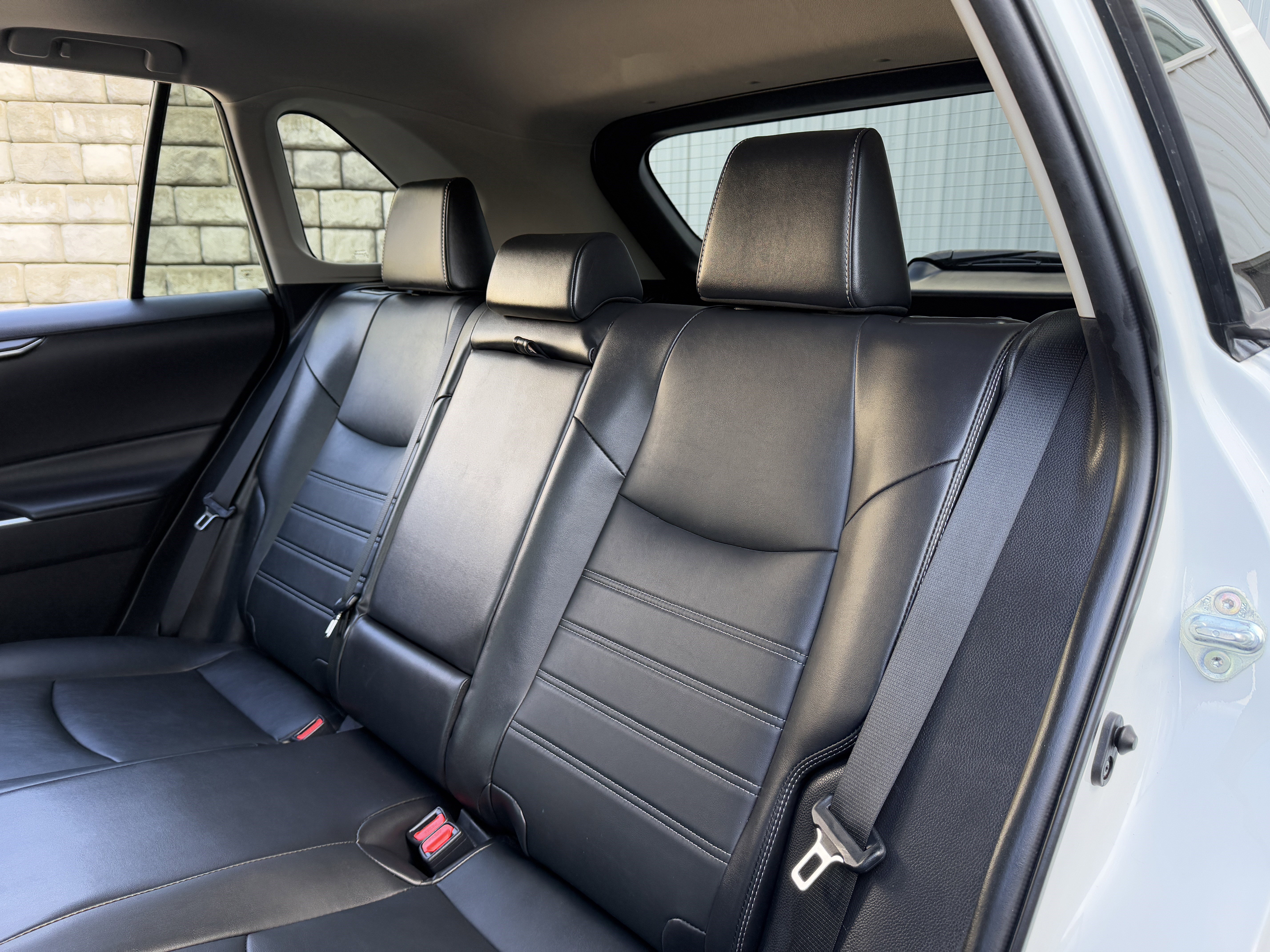 Used 2022 Toyota RAV4 XLE Premium image 30