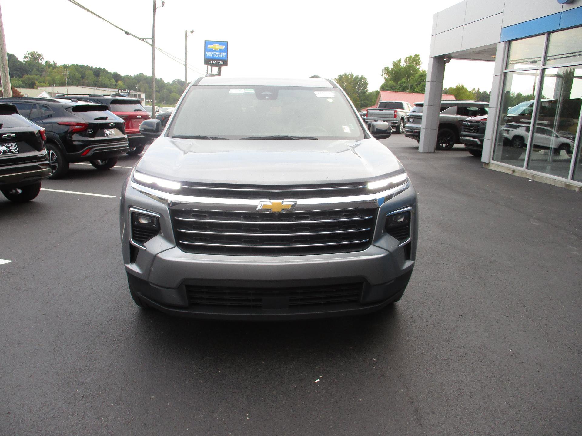 Used 2025 Chevrolet Traverse LT image 9