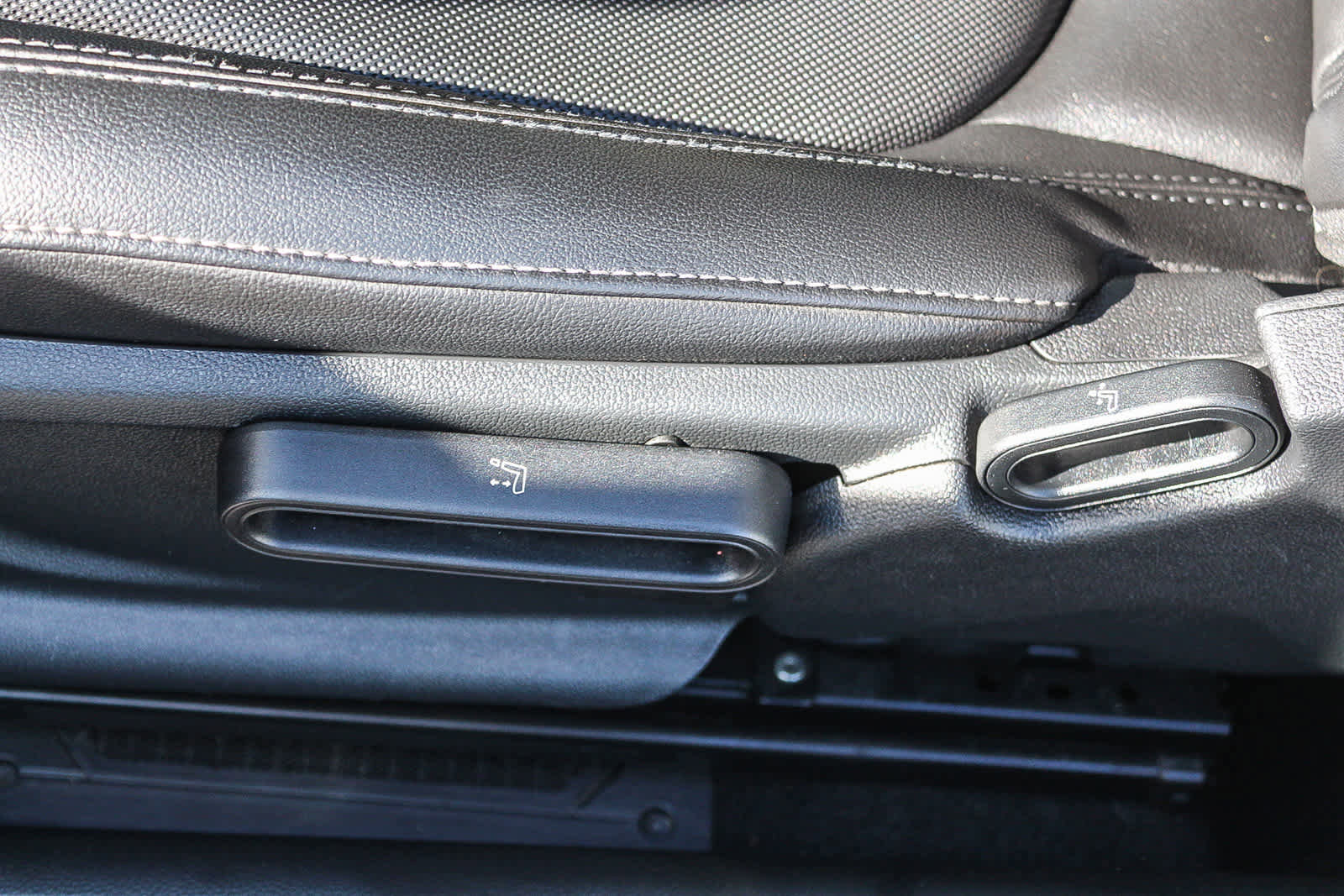 Used 2018 MINI Cooper S image 19