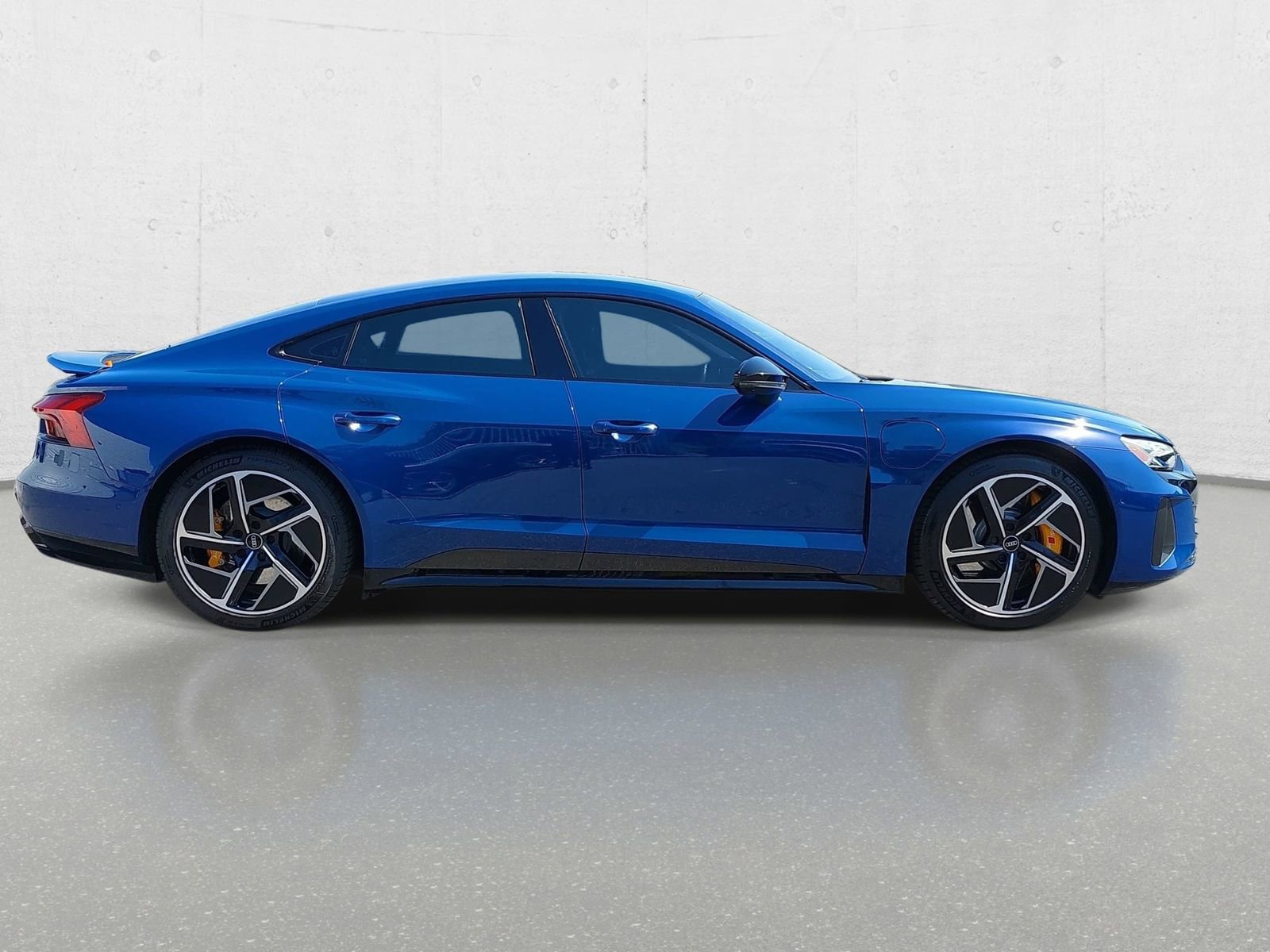 Used 2023 Audi RS e-tron GT w/ Carbon Performance Package AWD/4WD image 4