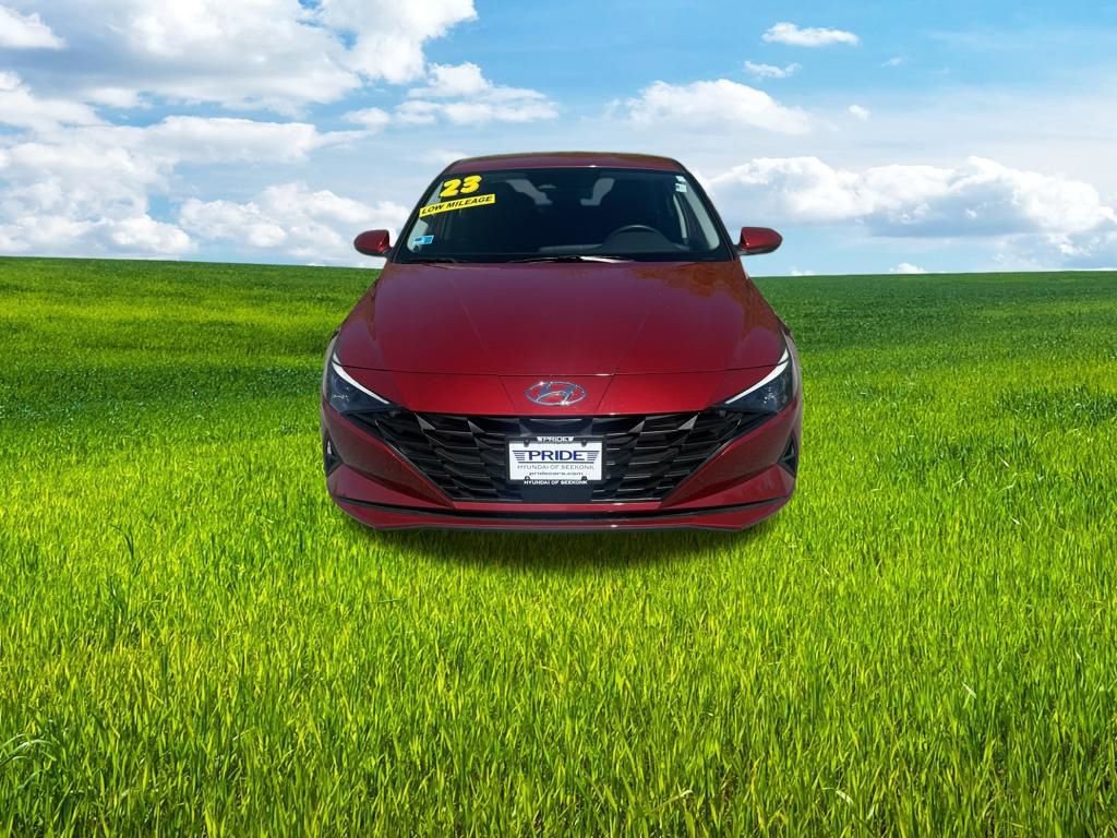 Used 2023 Hyundai Elantra SEL w/ Convenience Package FWD image 2