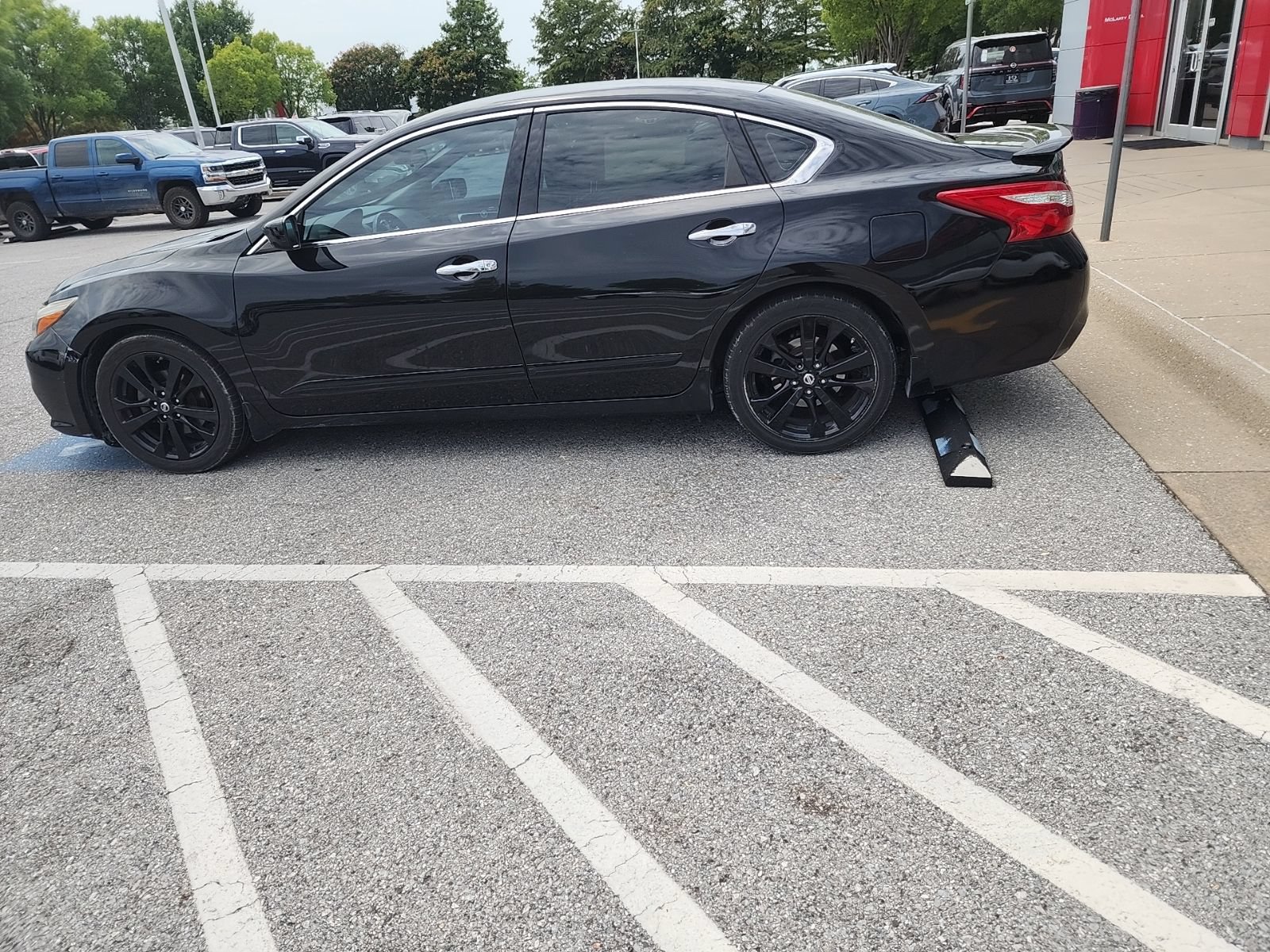Used 2017 Nissan Altima 2.5 SR w/ Midnight Edition Package FWD image 8