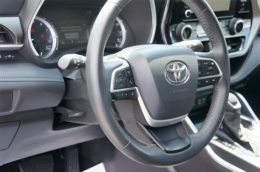 Used 2024 Toyota Highlander Platinum image 9