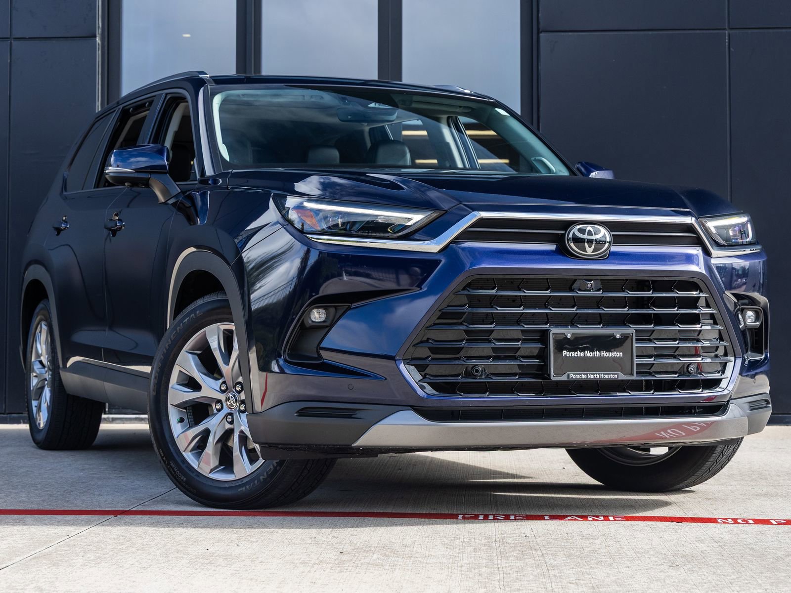 Used 2025 Toyota Grand Highlander AWD image 2