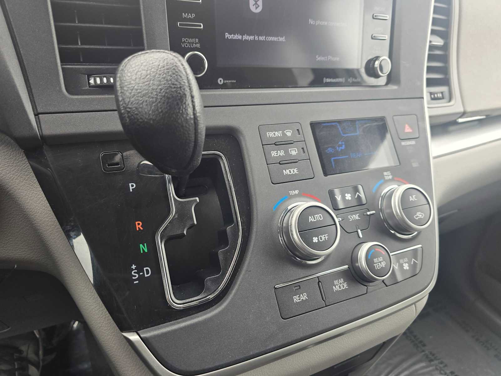 Used 2020 Toyota Sienna LE FWD image 27