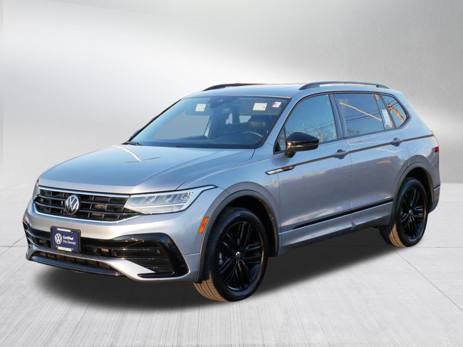Certified 2022 Volkswagen Tiguan SE R-Line image 3