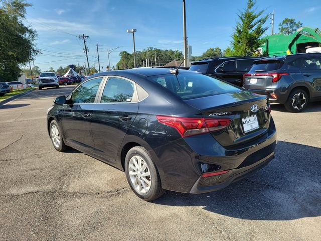 Used 2022 Hyundai Accent SEL FWD image 3