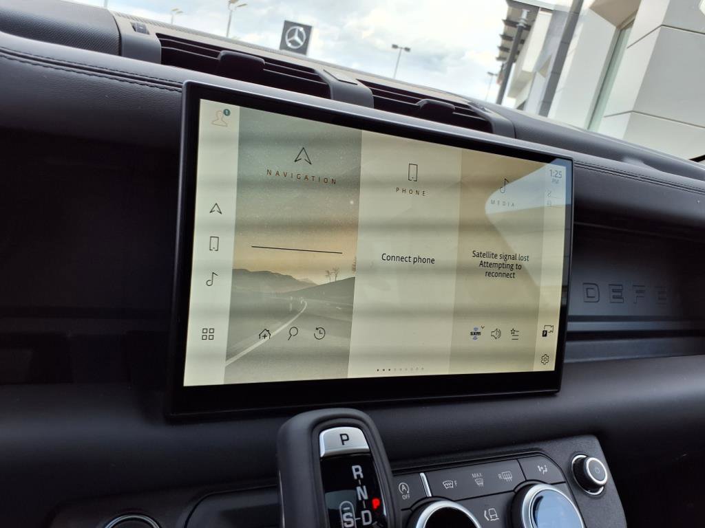 Certified 2025 Land Rover Defender 110 X-Dynamic SE image 31