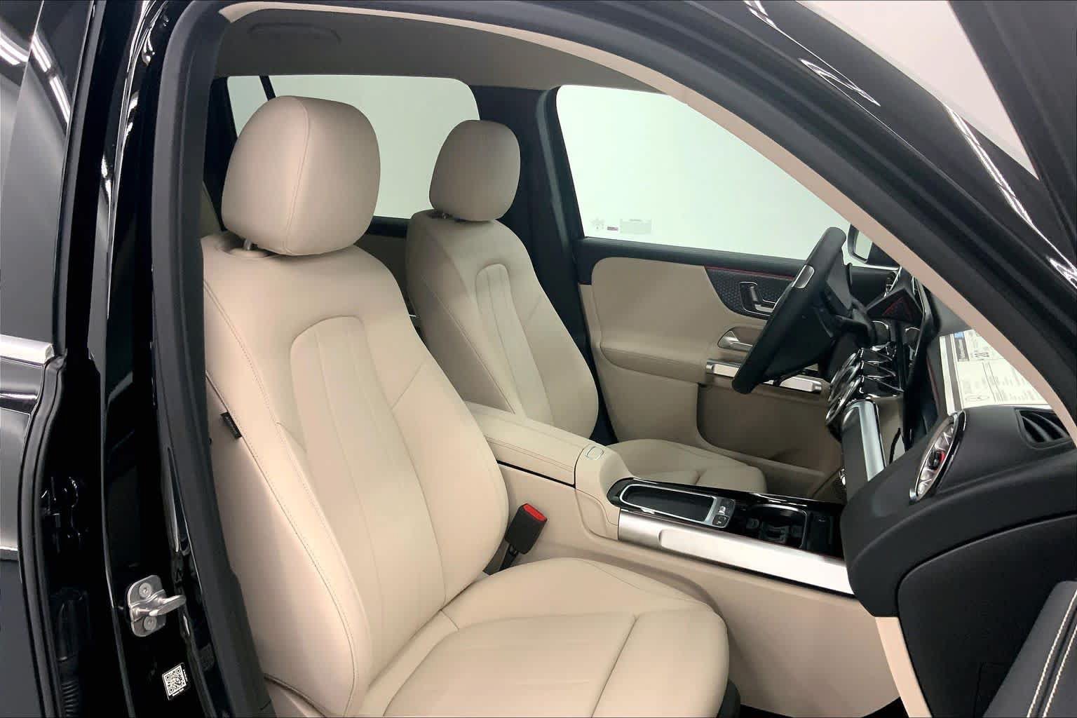 Used 2026 Mercedes-Benz GLB 250 image 2
