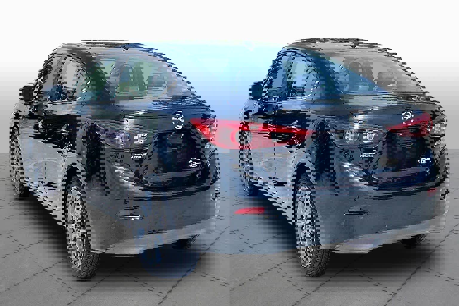 Used 2018 MAZDA MAZDA3 Grand Touring w/ Premium Equipment Package image 10